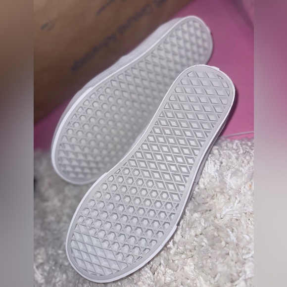 Vans Classic White Canvas Shoes - Picture 4 of 6